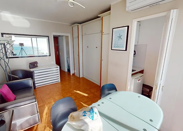 شقة Climatise Avec Terrasse Face Mer, Wifi Inclus - Fr-1-196-346 *