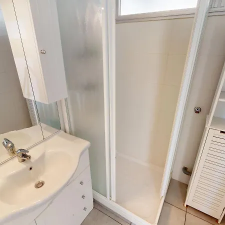 Climatise Avec Terrasse Face Mer, Wifi Inclus - Fr-1-196-346 * 芒通